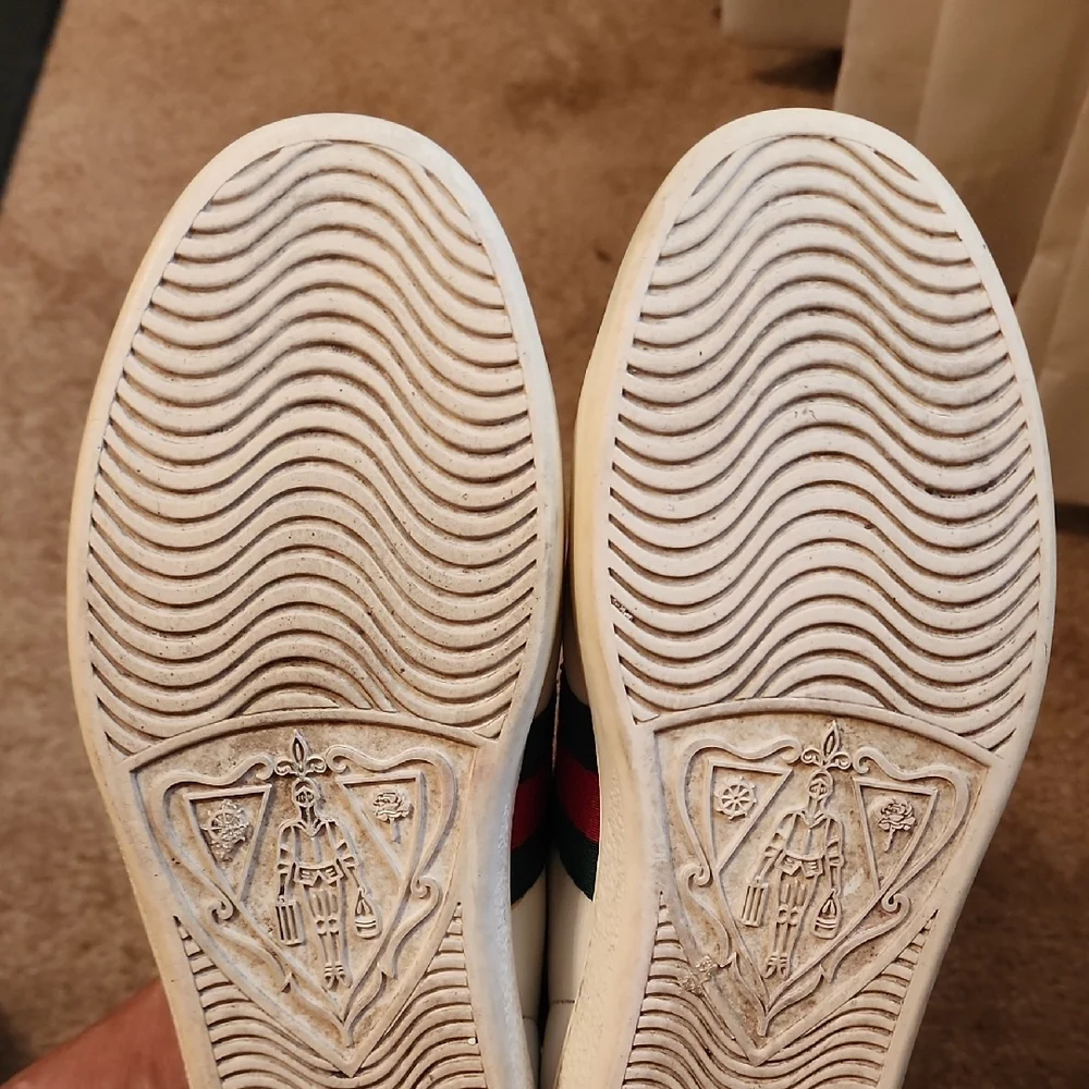 Gucci Ace Bee Sneakers - Picture 8 of 16